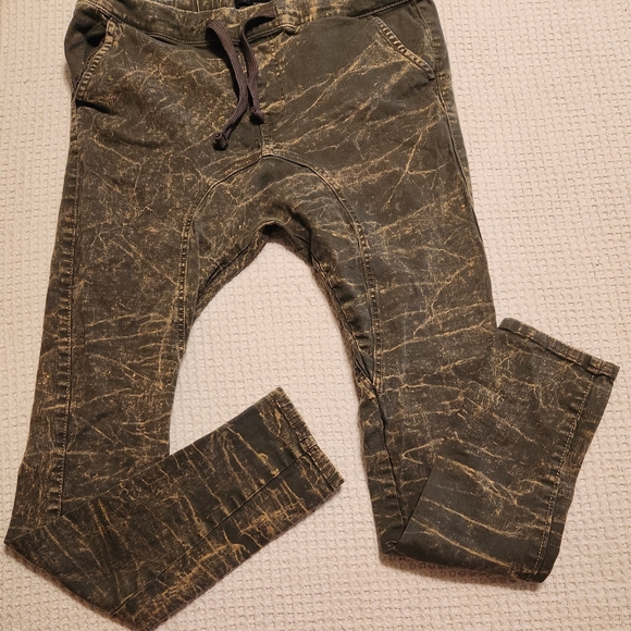 Refuel mens camo modern fit joggers. Size medium. - Picture 1 of 2